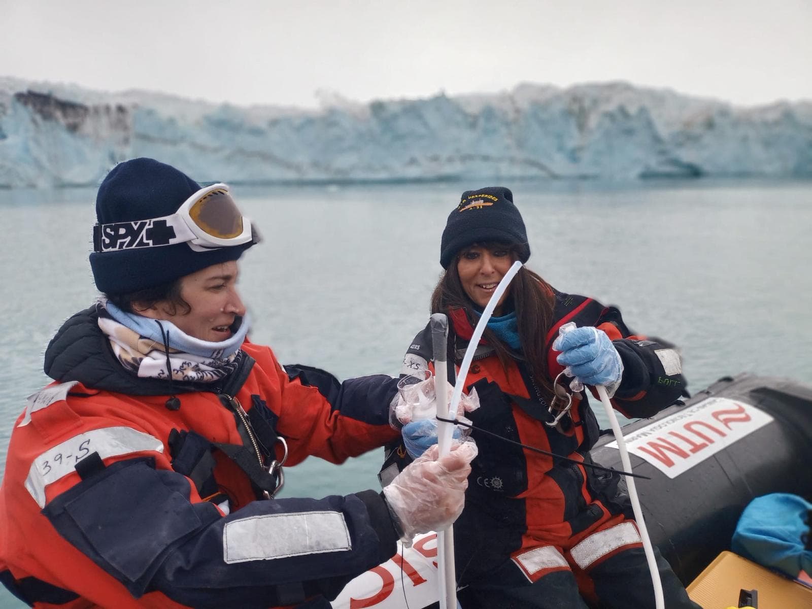 Water sampling from a zodiac in front of a tidewater glacier during CSIC–UTM operations in the Southern Ocean